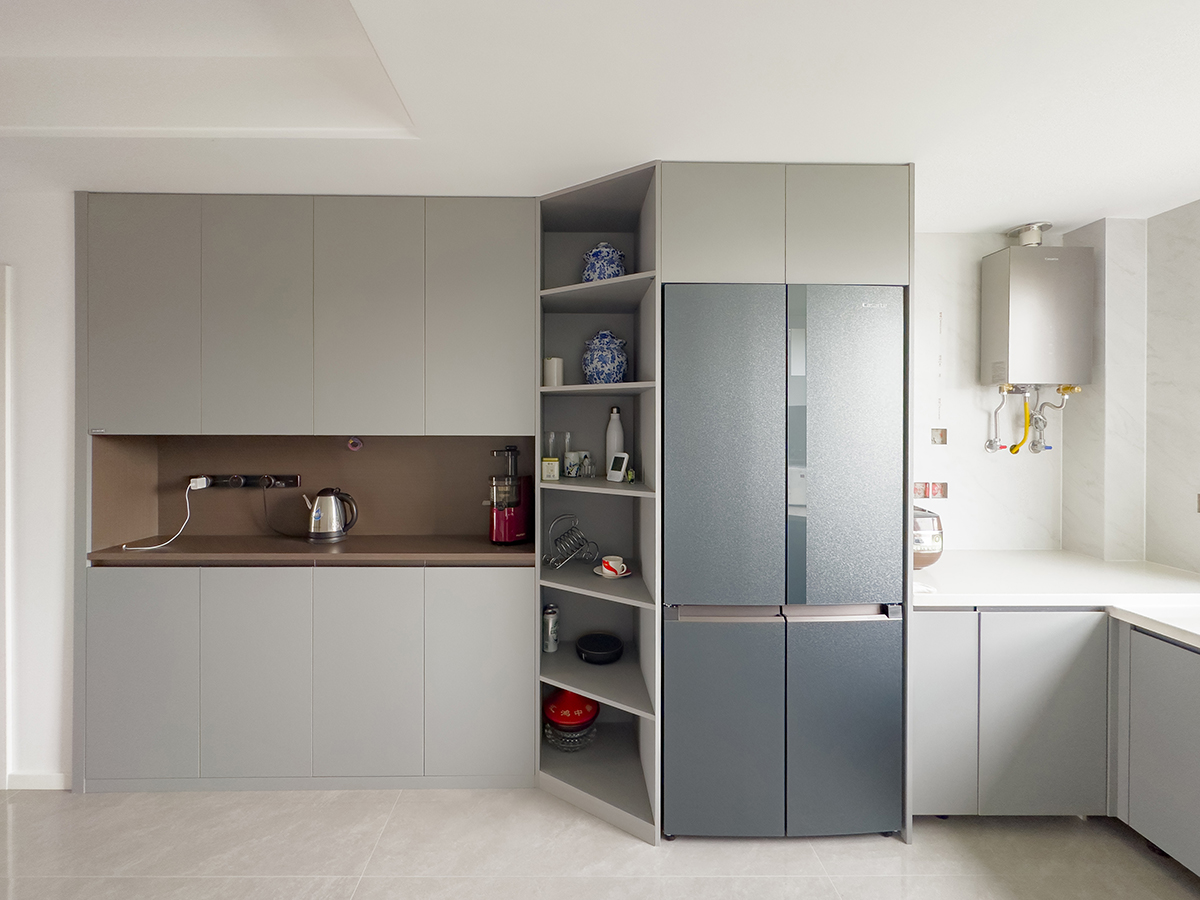 簡約灰調(diào)構(gòu)筑實(shí)用空間雅致且井然