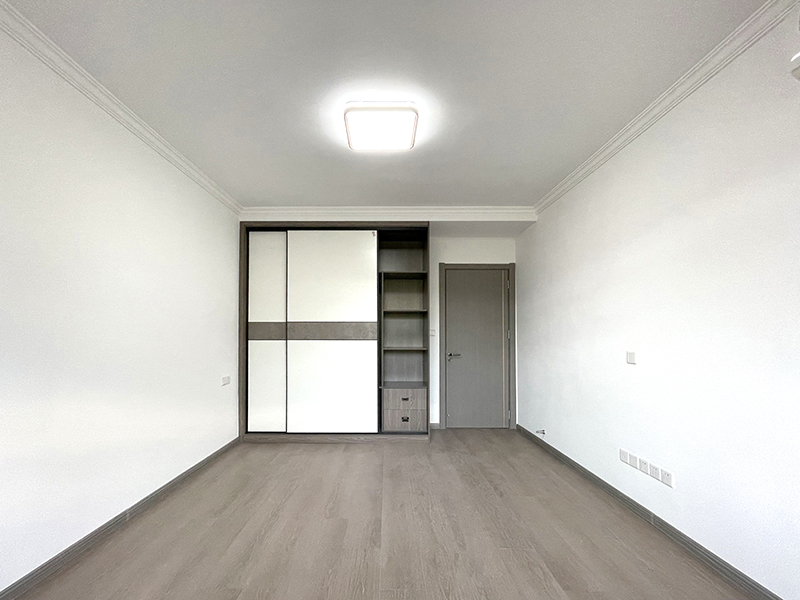 白灰木色相融，打造簡約雅致收納空間