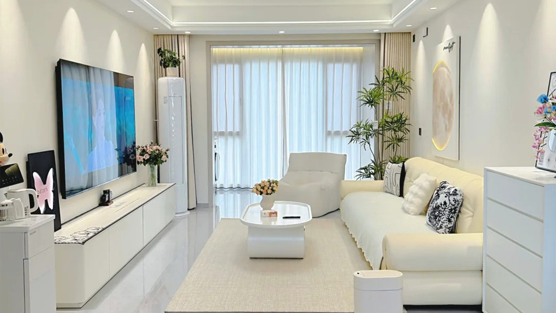 簡約風(fēng)空間敘事，白米色調(diào)與綠植的純粹美學(xué)