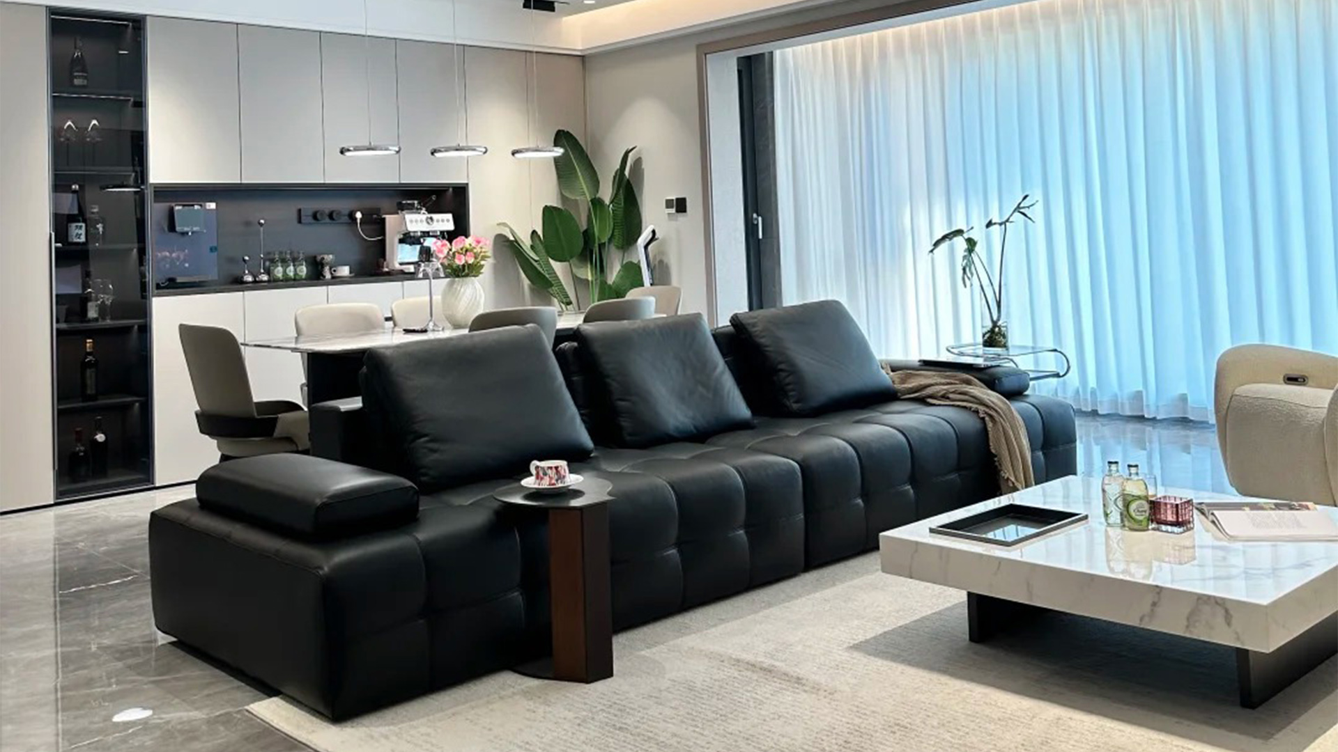 142平橫廳簡約風(fēng)設(shè)計，空間通透與功能美學(xué)交融