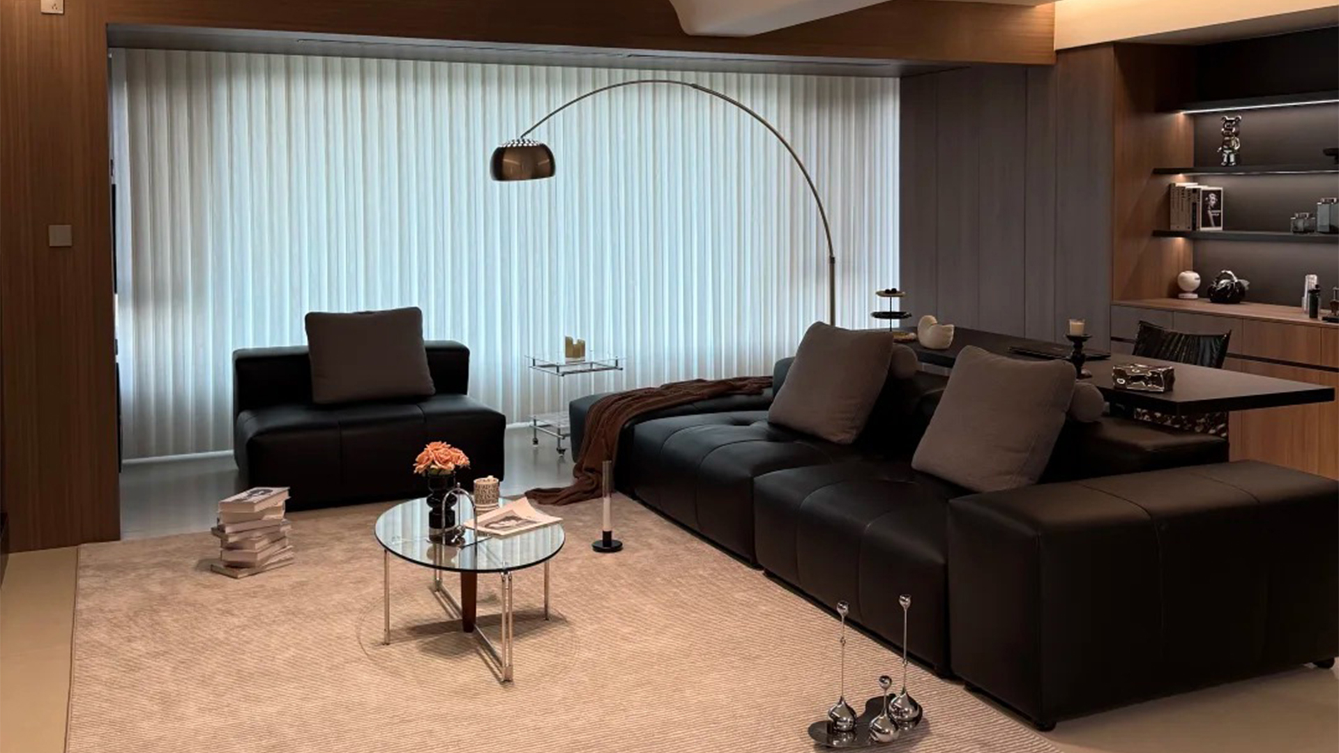 輕奢風(fēng)案例 | 金屬玻璃與中性色調(diào)協(xié)奏，細(xì)節(jié)勾勒高級感