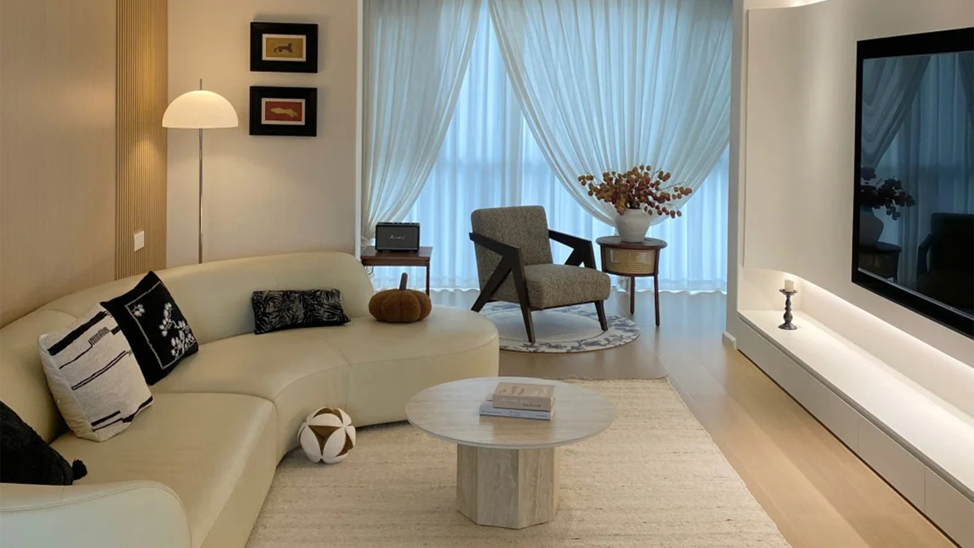 現(xiàn)代簡約風舒適空間 | 中性色調(diào)與簡潔線條的完美融合