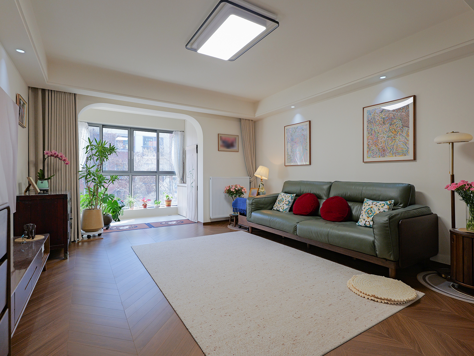 現代簡約居：暖調軟裝襯質感 輕簡里藏溫馨